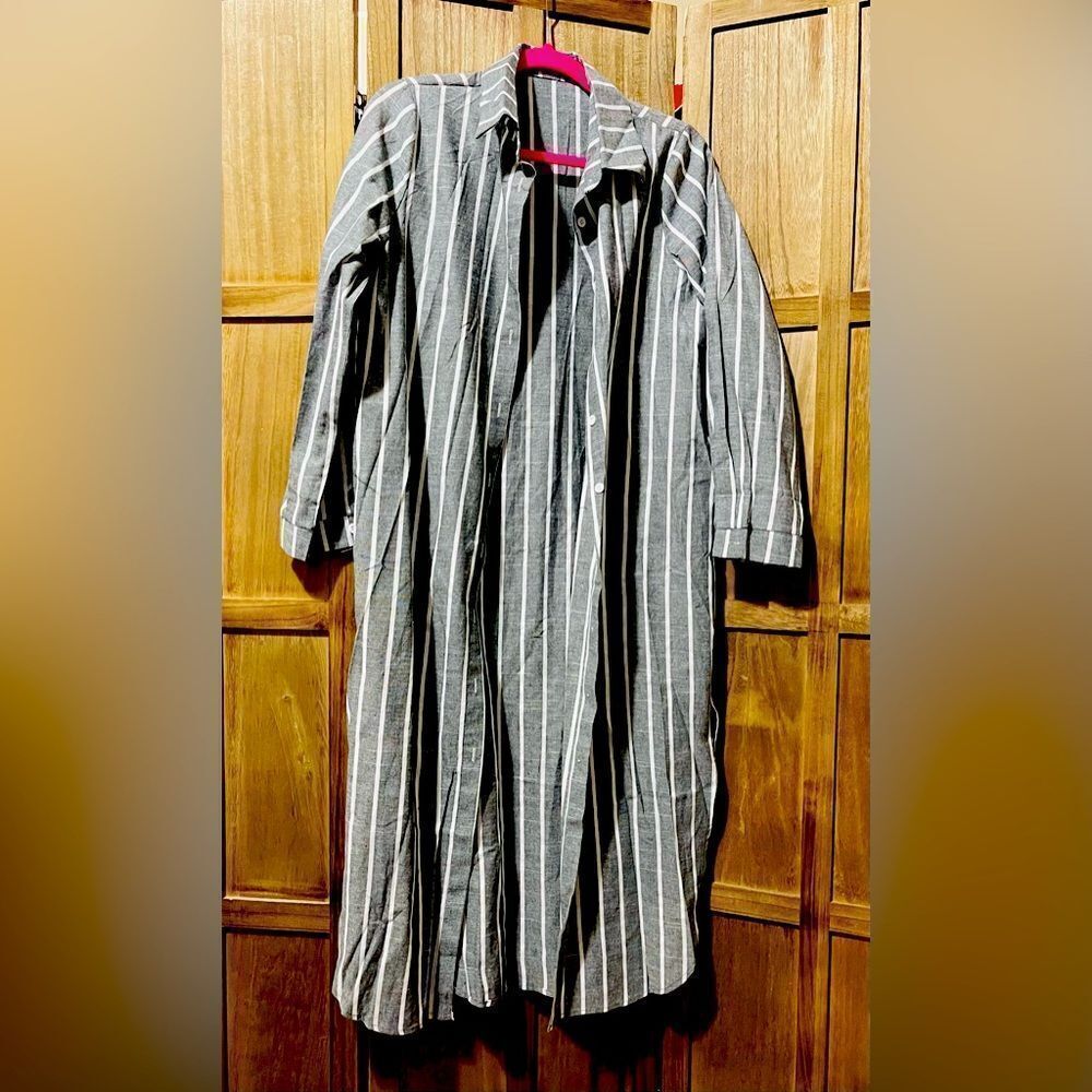 NWOT gray and white striped duster